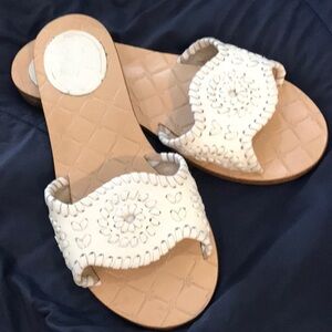 JACK ROGERS WHITE LADIES THOMPSON SLIDES. SIZE 5M
